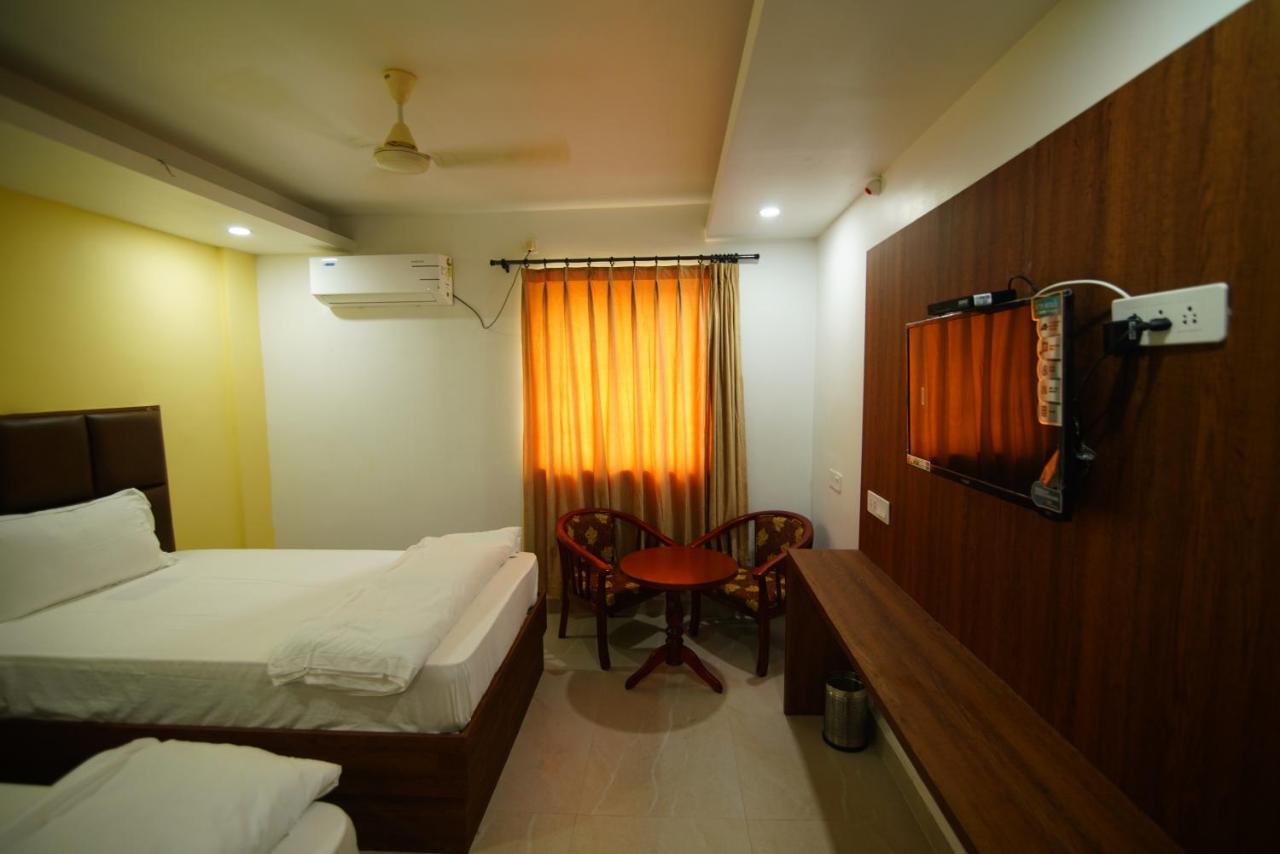 Siriki Resorts Srungavarapukota Exterior foto