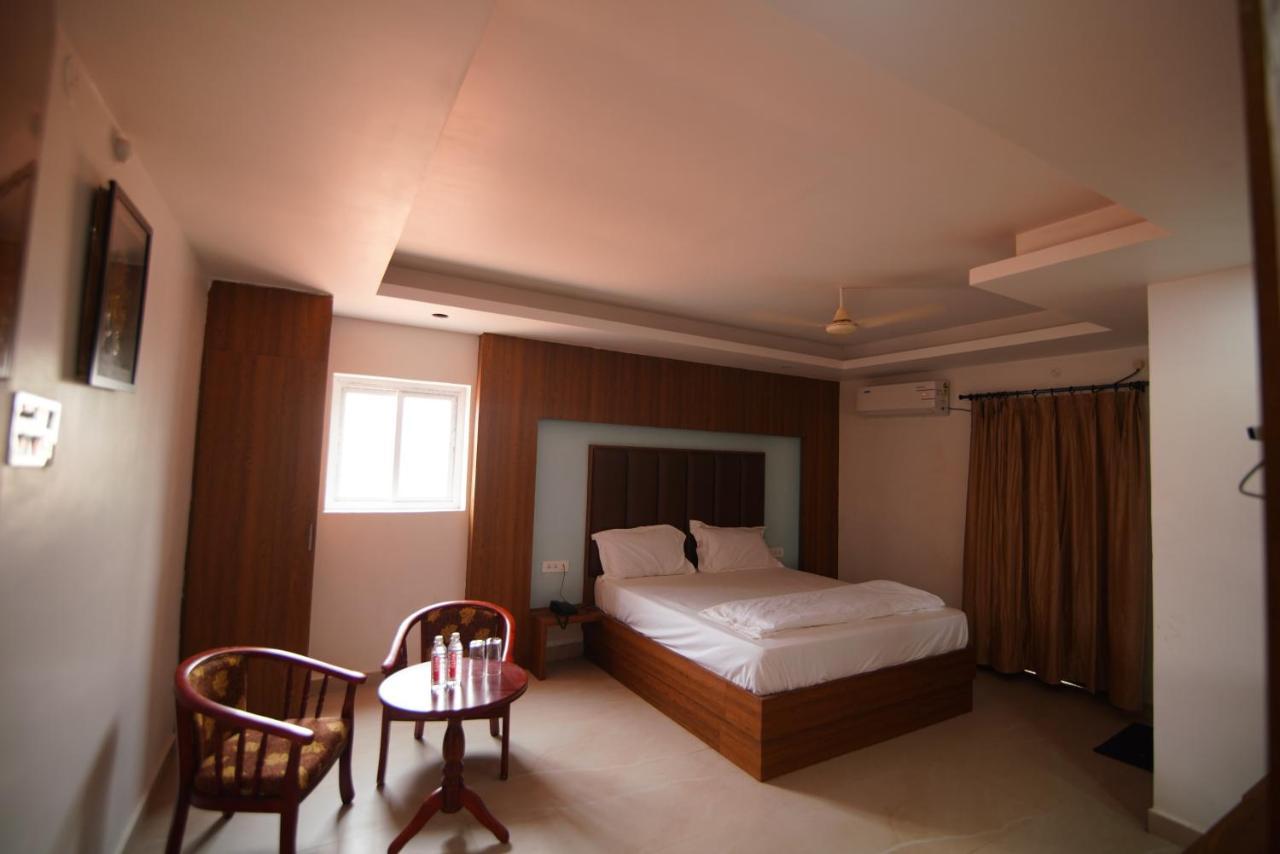 Siriki Resorts Srungavarapukota Exterior foto